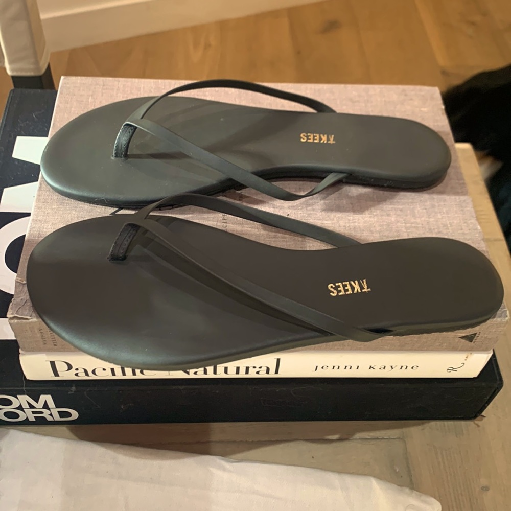 NWT Tkees Sandals. Dark gray color. Multiple Sizes
